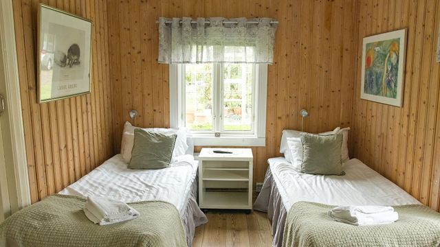Två enkelsängar - Röda längan