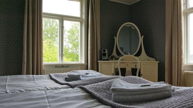 Fönster och spegel - Dubbelrum med sjöutsikt