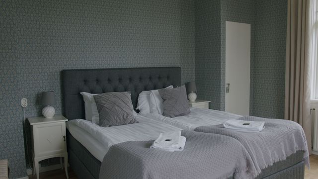 Bed - Double Room with Lake View