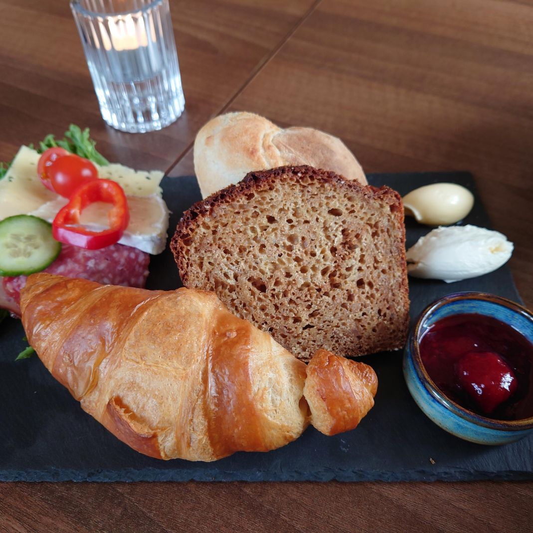 Croissant och bröd - Frukost
